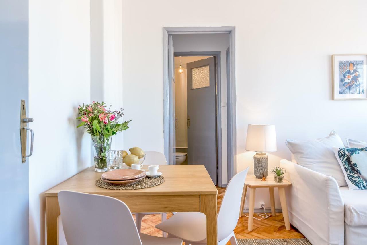 Renovated Sunny Apartment With Amazing Sunset Balcony , By Timecooler Лиссабон Экстерьер фото