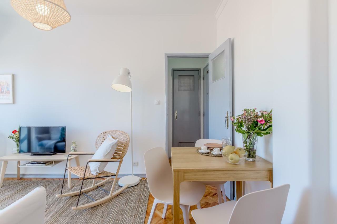 Renovated Sunny Apartment With Amazing Sunset Balcony , By Timecooler Лиссабон Экстерьер фото