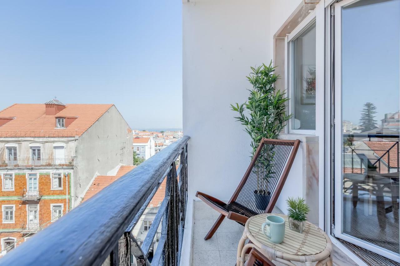 Renovated Sunny Apartment With Amazing Sunset Balcony , By Timecooler Лиссабон Экстерьер фото